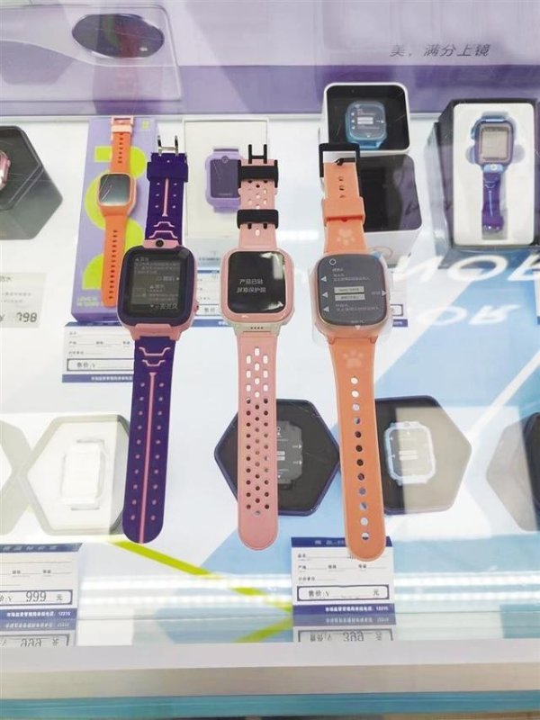 仁信 字小、屏亮、对比度高，电话手表正悄悄伤害儿童视力